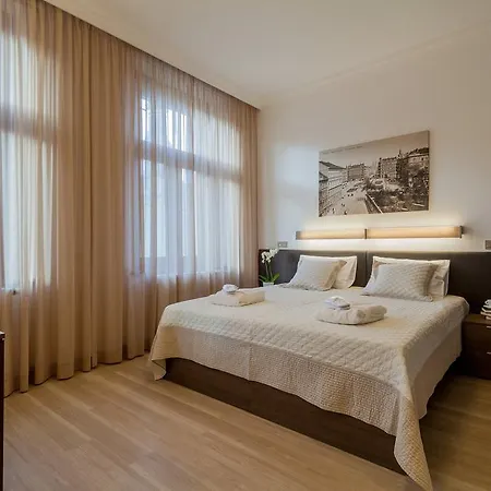 Ξενοδοχείο με διαμερίσματα Vinohradsky Dum 4*